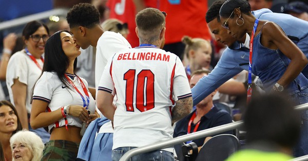 Mẹ Bellingham giúp con trai thoát được án phạt bị cấm trận bán kết Anh – Argentina: góc nhìn mới cho người chơi Việt - hình ảnh - vwkjgpsxh.top Mẹ Bellingham giúp con trai thoát được án phạt bị cấm trận bán kết Anh – Argentina: góc nhìn mới cho người chơi Việt - hình ảnh - vwkjgpsxh.top